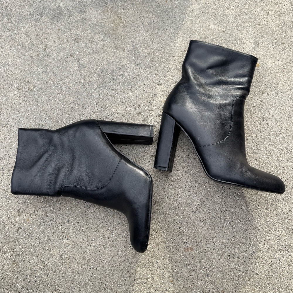 Steve Madden Black Leather Booties with Zipper size 7.5
